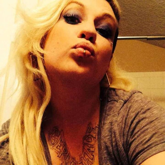 Meet your Posher, Paris Dior - Picture 2 of 3